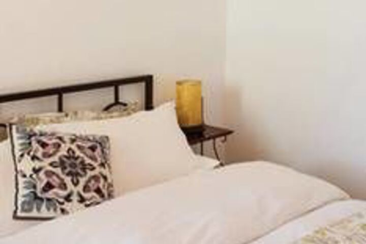 Room 4 of 73