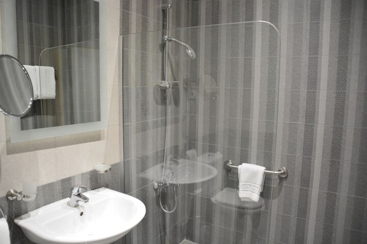 Room 42 of 47