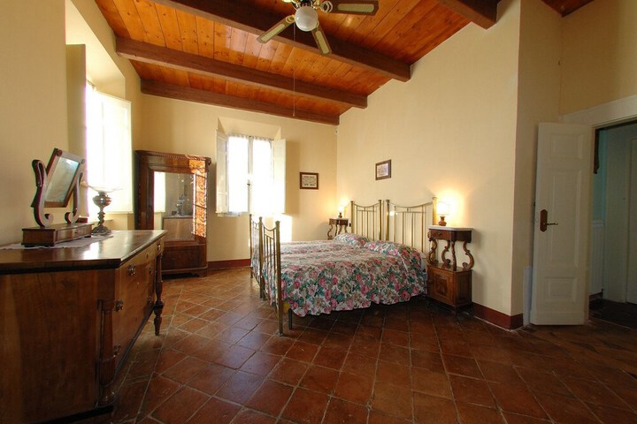 Room 8 of 44