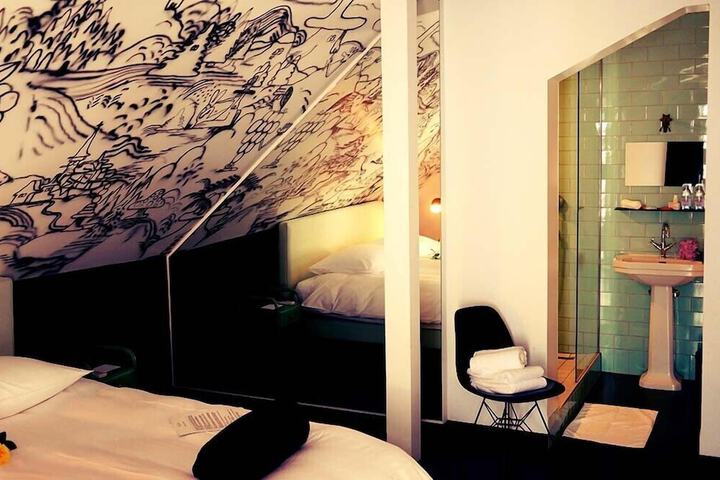 Room 2 of 79