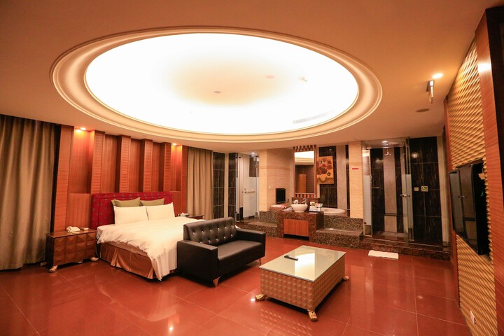 Room 6 of 51