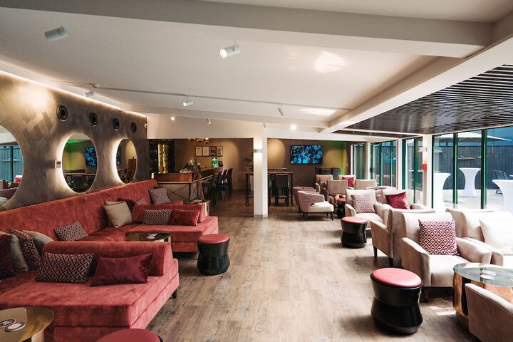 Lounge 64 of 91