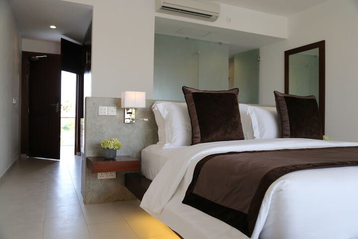 Room 9 of 47
