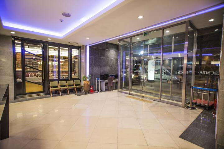 Guest Lobby