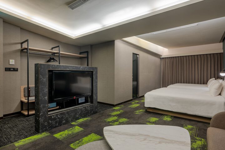Room 23 of 109
