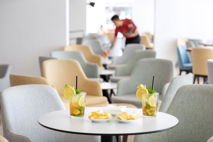 Lounge 64 of 83