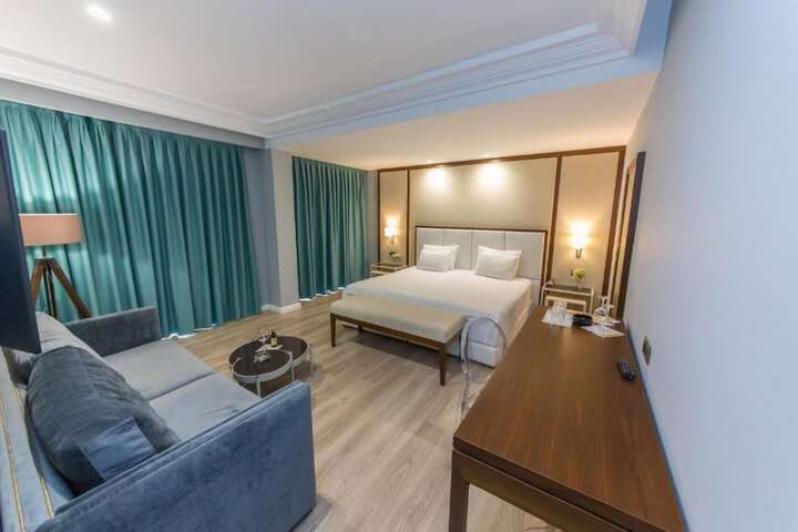 Room 3 of 71