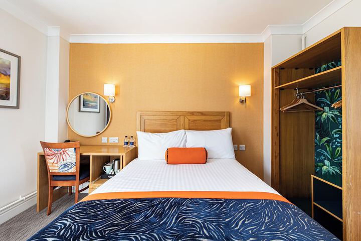 Room 44 of 193