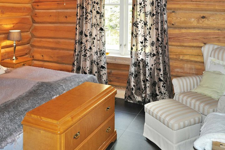 Room 2 of 19