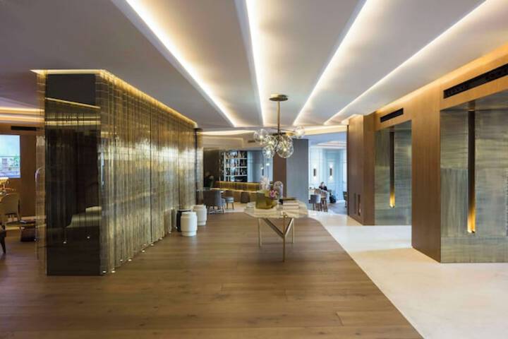 Entrance & Lobby