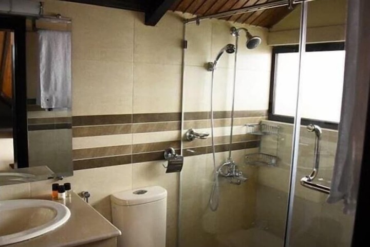 Room 2 of 39