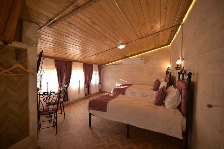 Room 4 of 51