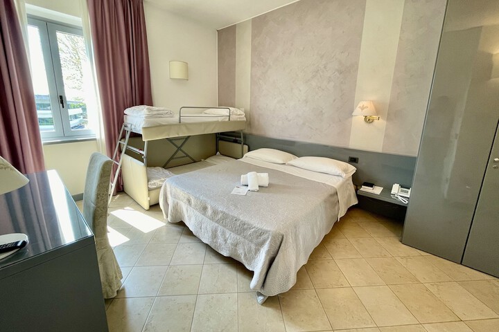 Room 33 of 119