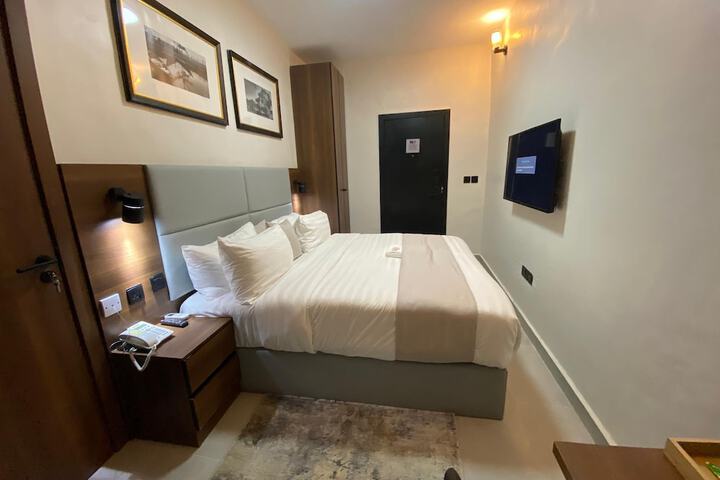 Room 10 of 29