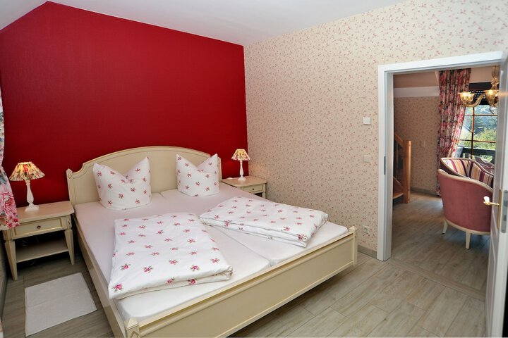 Room 6 of 30