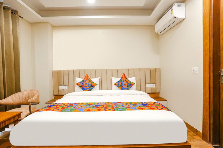 Room 12 of 25