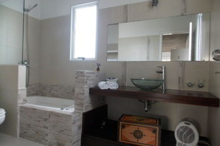 Room 4 of 25