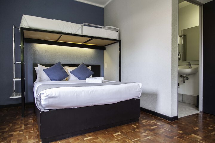 Room 6 of 32