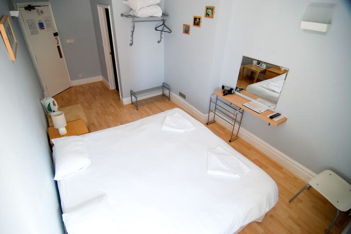 Room 19 of 39