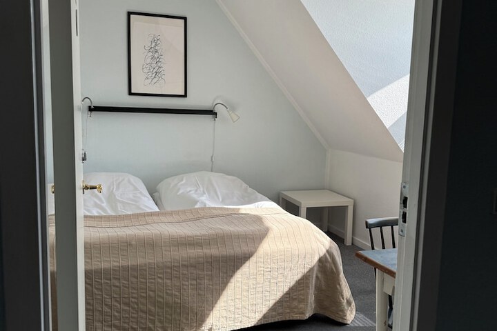 Room 5 of 28