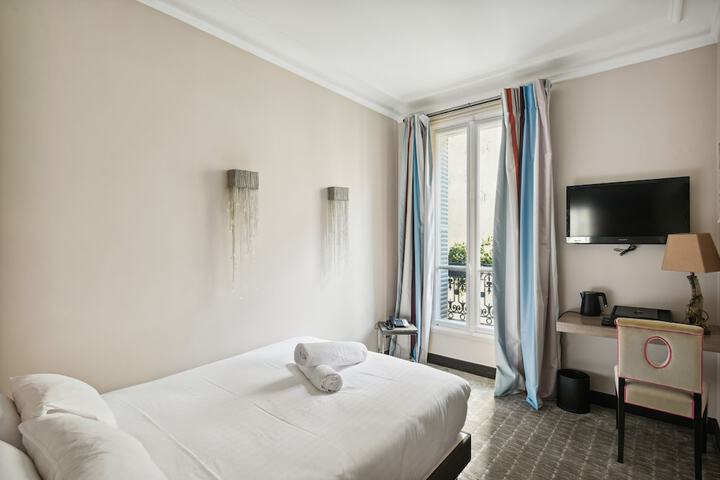 Room 8 of 43
