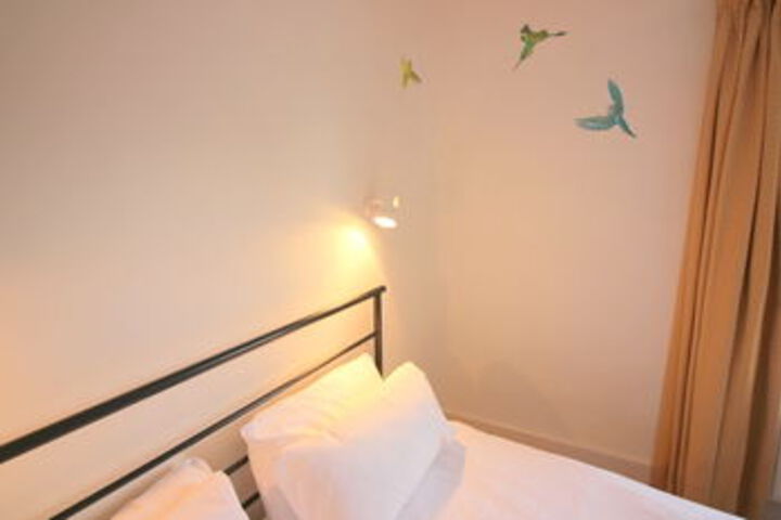 Room 9 of 18