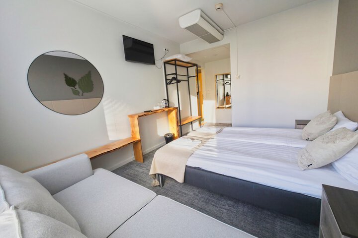 Room 8 of 34