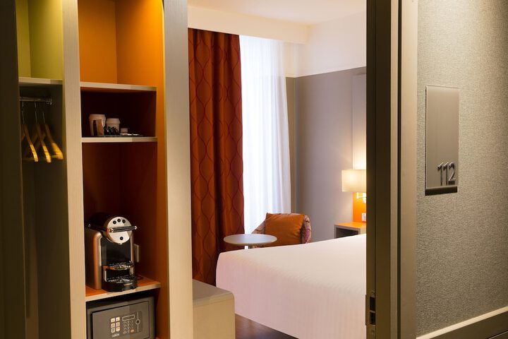 Room 3 of 36