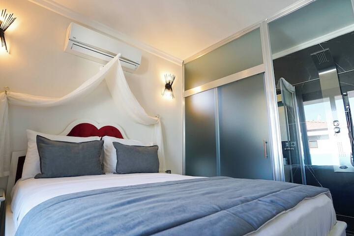 Room 13 of 177