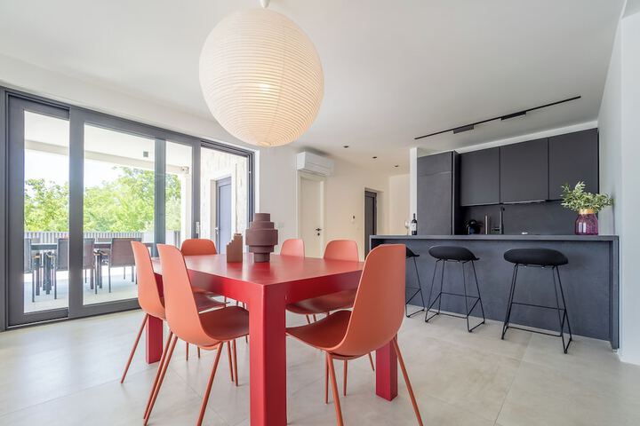 Dining 23 of 34