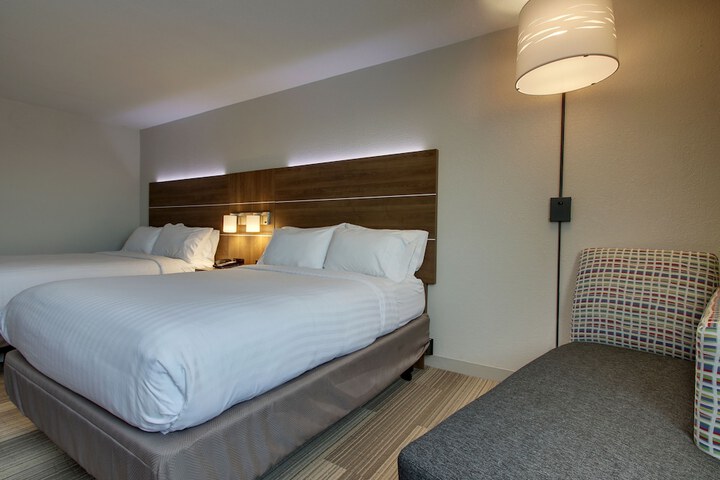 2 Queen Beds (4 of 36)