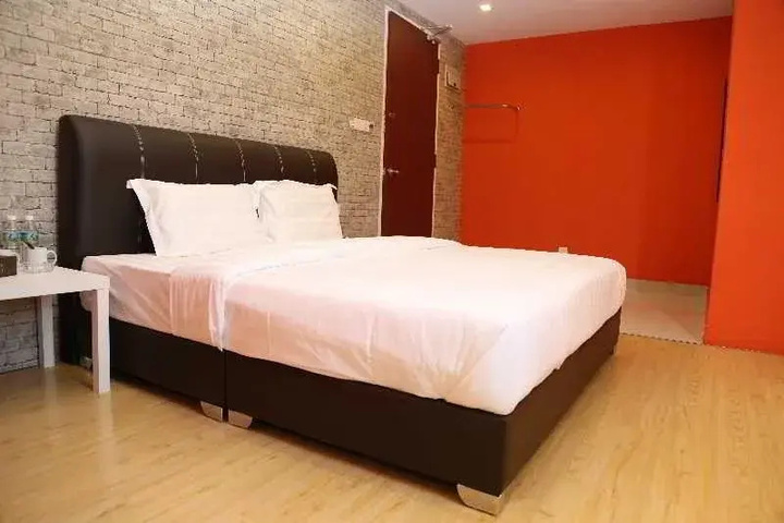 Room 2 of 11