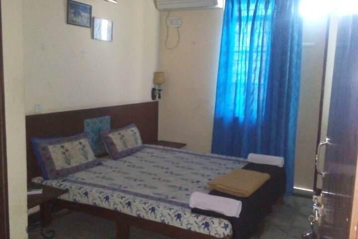 Room 5 of 7