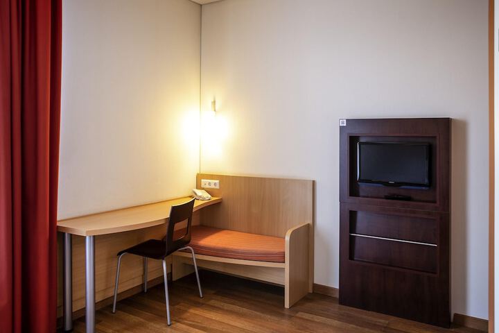 Room 16 of 60