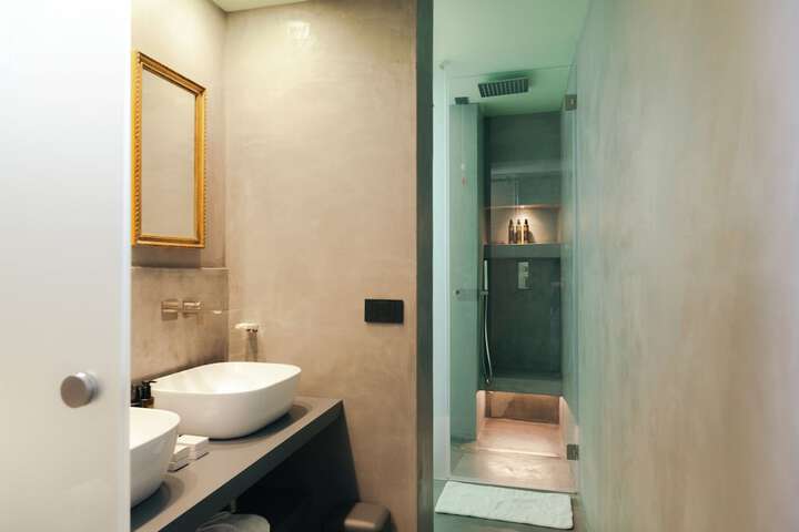 Room 35 of 81