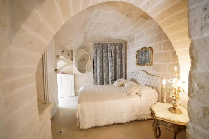 Room 2 of 15
