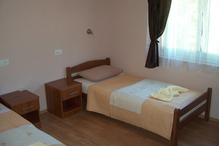 Room 2 of 19