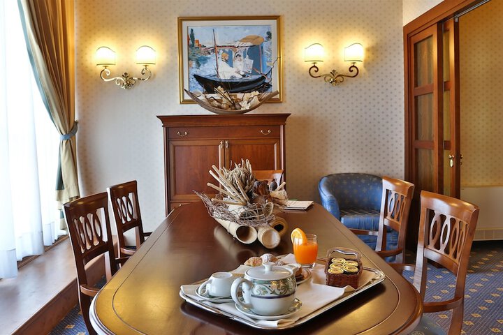 Room 12 of 49