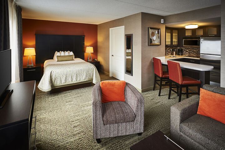 1 Queen Studio Suite Full Kitchen Single Sofa Bed (22 of 28)