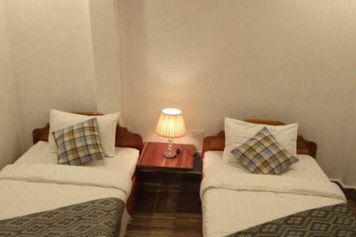 Room 4 of 28