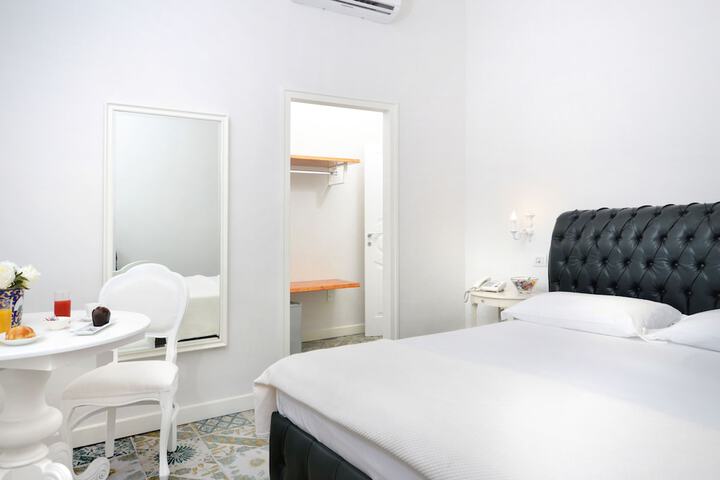 Room 12 of 79