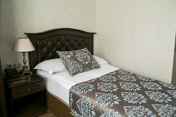 Room 10 of 37