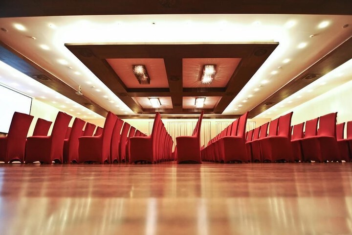 Business Center 22 of 26