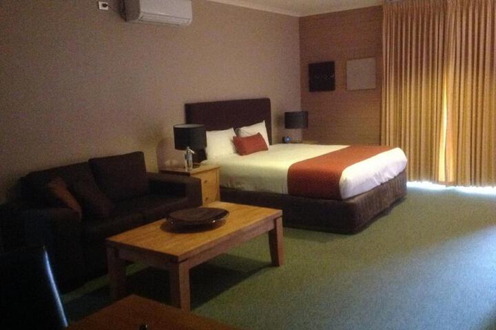 Room 32 of 43