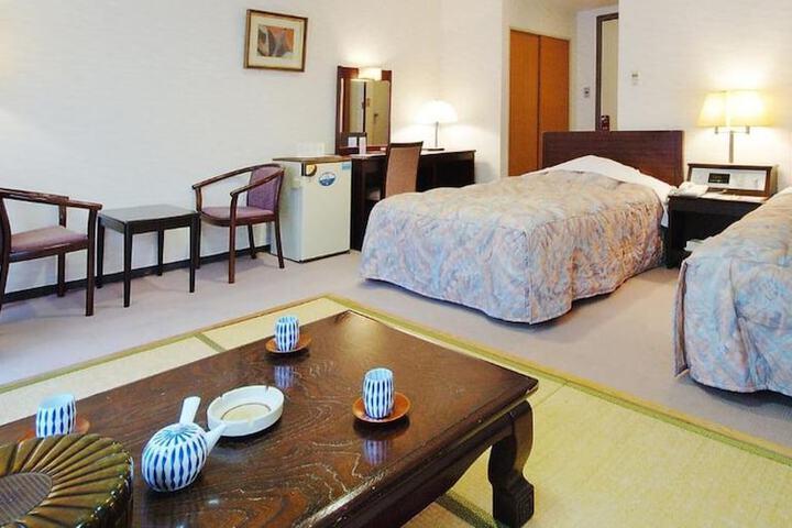Room 10 of 111