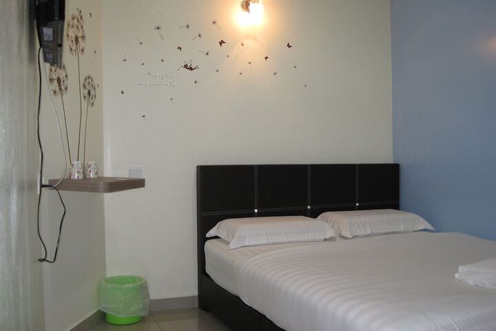 Room 7 of 32