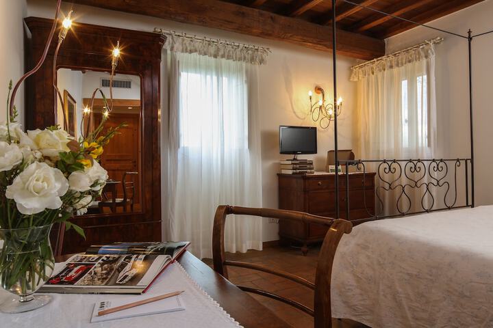 Room 9 of 150