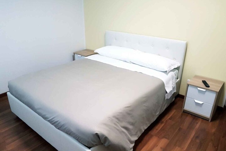 Room 15 of 33
