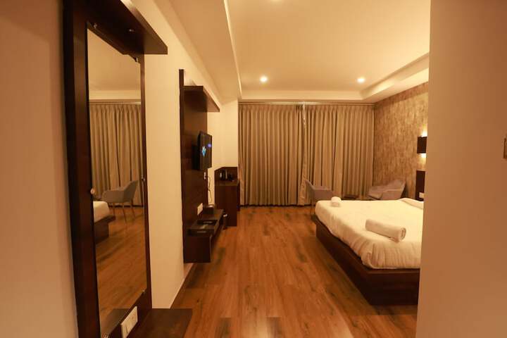 Room 11 of 22