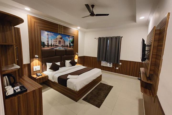 Hotel Luxeevista by Navodayans Agra